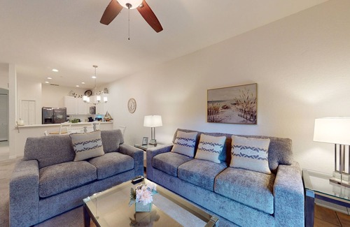 Bahama Bay Condo | 2nd-floor condo with basketball court, gym, sauna & balcony - near theme parks