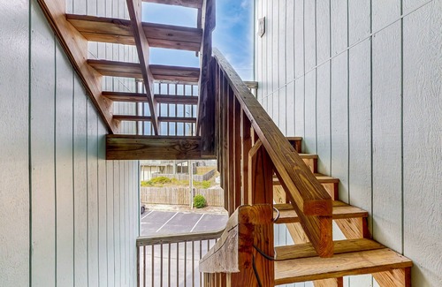 Surf City Condo | 2nd-floor ocean-view condo with private beach access, community pool, gazebo