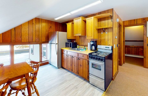 Rochester Apartment | 2nd-floor riverfront studio with mountain views, firepit, 2 canoes, & partial AC