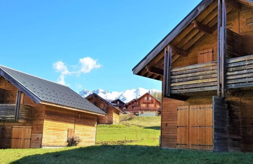 La Joue du Loup Apartment | 2nd floor, view mountain, terrace, parking, tv, ski locker, 27m², La Joue du Loup