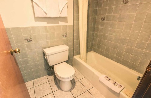 Glendale House | 2QNS-2 Queen Beds Non Smoking