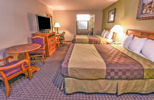 Glendale House | 2QNS-2 Queen Beds Non Smoking