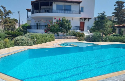 Prasas Villa | 3 Χάριτες - Βίλα με πισίνα - Vila with pool- Vila with swimming pool.