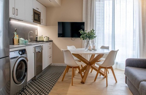 Collblanc y La Torrassa Apartment | 3.1 Stylish & well connected to BCN city center