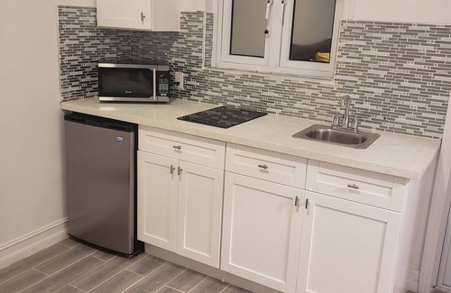 Rolleville Cottage | 3-2 Minutes Away From The Beach, Restuarant, Stores And Bars