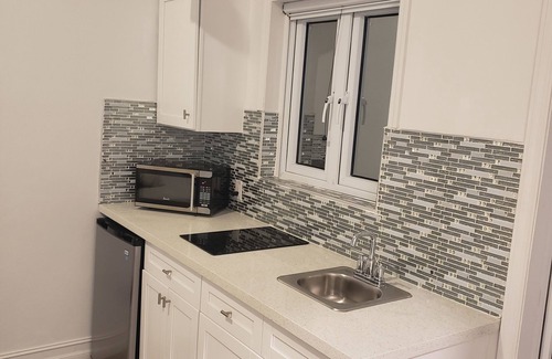 Rolleville Cottage | 3-2 Minutes Away From The Beach, Restuarant, Stores And Bars