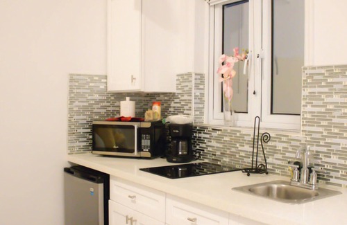 Rolleville Cottage | 3-2 Minutes Away From The Beach, Restuarant, Stores And Bars