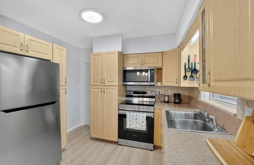 Crossroads Area House | 3/2 Oasis w/Private Heated Pool, Spa + Office. 8 Min to Beach. Pet Friendly!