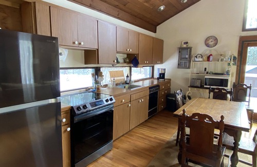 North River Cabin | 3-Acres Adirondack Cabin: private beach, sauna room, pool table