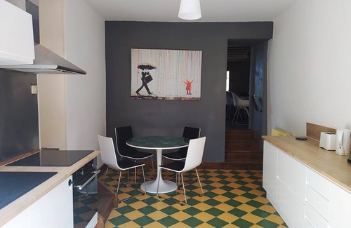 Saint-Lothain Apartment | 3* apartment, 96m2, self-contained with terrace, 18th century winegrower's house.