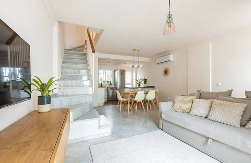 La Catedral House | 3 BD house with Private Solarium and patio