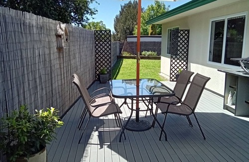 Napier House | 3 bdm pet friendly home in quiet street.No extra charge for cleaning or pets.
