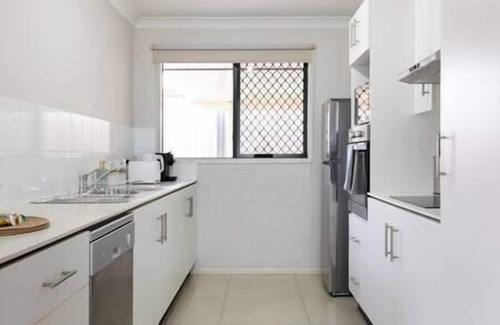 Acacia Ridge Apartment | 3 Bdr apt! Aircon! Espresso! Restaurants! 6BS3