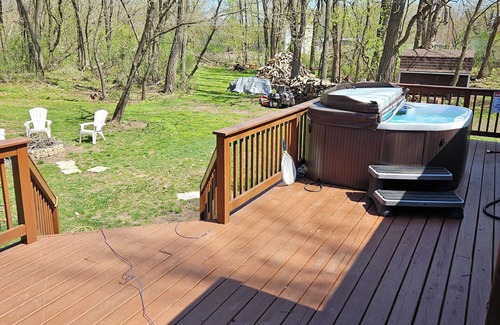 Mauston House | 3 BdrHomew/HotTub+FREE Firewood,sleeps10innMauston,closeto nWI Dells/Attractions