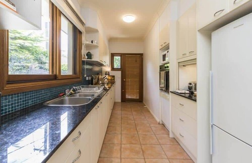 Turner House | 3 Bdrm/2 Bthrm House A walk into Canberra CBD & ANU