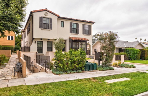 Mid Central House | 3 BDRM 3BA Townhome in Prime Pasadena with Private Parking