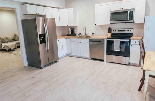 Fleming Apartment | 3 Bdrm Modern Unit