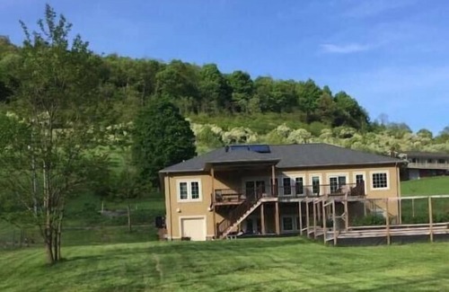 Fleming Apartment | 3 Bdrm Modern Unit