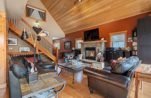 East Kootenay Apartment | 3 Bears Cabin | Games Room | Firepit | Lux Kitchen