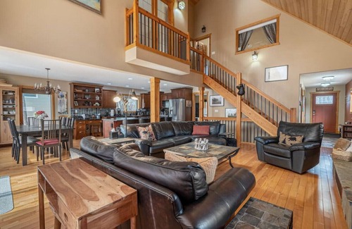 East Kootenay Apartment | 3 Bears Cabin | Games Room | Firepit | Lux Kitchen