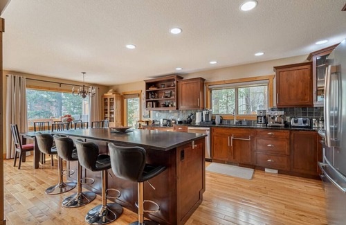 East Kootenay Apartment | 3 Bears Cabin | Games Room | Firepit | Lux Kitchen