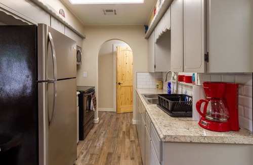 Pryor House | 3 Bed 1 Bath Home Conveniently located in the heart of Pryor