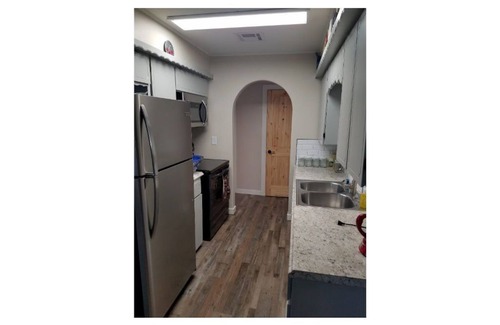 Pryor House | 3 Bed 1 Bath Home Conveniently located in the heart of Pryor