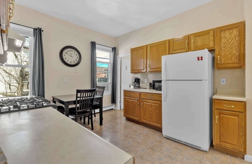 East Cambridge Apartment | 3 Bed 1 Bath Near MIT