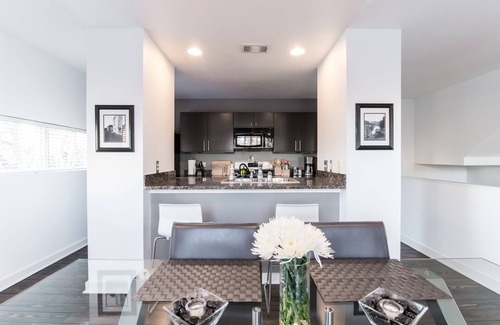 Old East Dallas House | 3 Bed/2 Bath! Downtown Dallas Condo, Elegant, Modern, Peaceful. See Reviews!