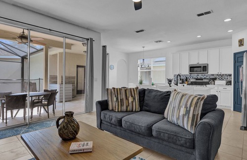 Trafalgar Village House | 3 Bed,3 Bath Reading Room and South Facing Pool and Spa 4958TV