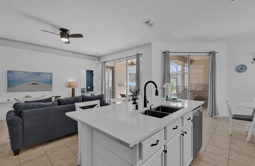 Trafalgar Village House | 3 Bed,3 Bath Reading Room and South Facing Pool and Spa 4958TV