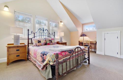 Eastsound House | 3 Bed 3 Bath Vacation home in Eastsound