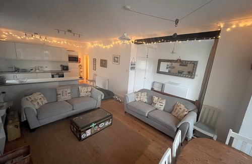 Hope-Cove Apartment | 3 bed apartment in Hope Cove sleeps 6-7 with sea views only 50 yards from beach