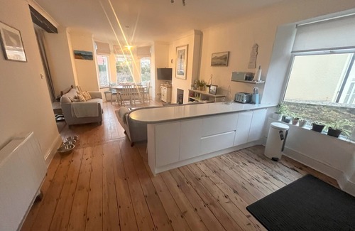 Hope-Cove Apartment | 3 bed apartment in Hope Cove sleeps 6-7 with sea views only 50 yards from beach