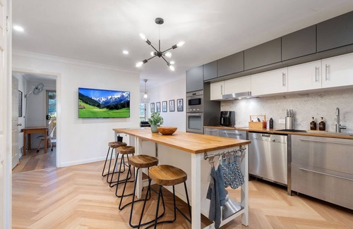 Watson Apartment | 3-Bed Apartment in Holiday Style Resort with Pool
