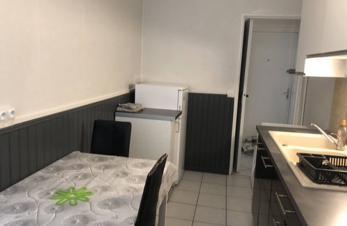 Canteleu Apartment | 3-Bed Apartment + Parking near Kindarena