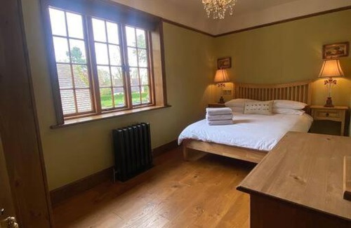 Warwick Apartment | 3 Bed Apartment Sleeps 6 Country House in Warwick