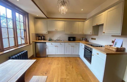 Warwick Apartment | 3 Bed Apartment Sleeps 6 Country House in Warwick