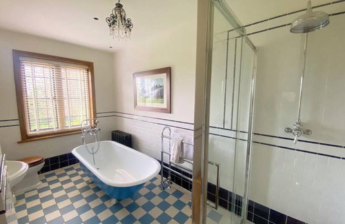 Warwick Apartment | 3 Bed Apartment Sleeps 6 Country House in Warwick
