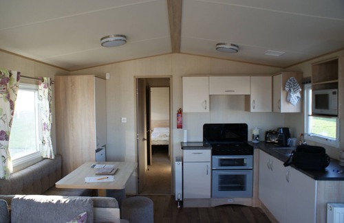 Crimdon House | 3 Bed Caravan-Sleeps 6-Pool-Garden-Parking-Hot Tub