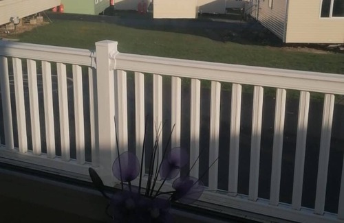 Crimdon House | 3 Bed Caravan-Sleeps 6-Pool-Garden-Parking-Hot Tub