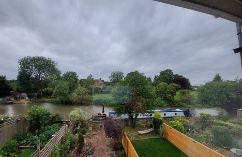 Blisworth House | 3-Bed Cottage, Sleeps 4, 20 mins to Northampton