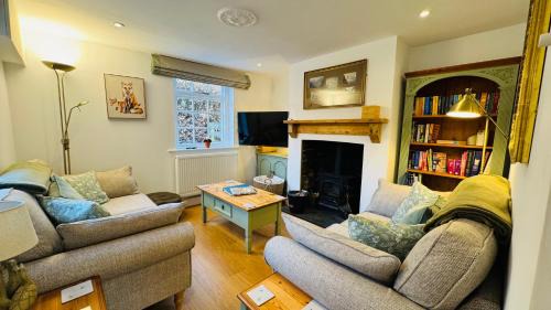 Southwater House | 3 Bed Garden Spa Cottage