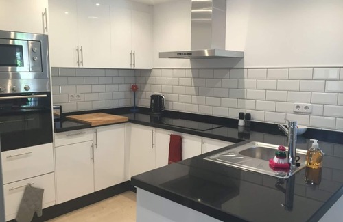 Urbanizacion Pinos Verdes Apartment | 3 Bed Ground Floor - walk to beach/restaurants. Fast Fibre WiFi