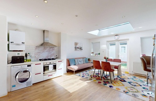 Whittington House | 3 Bed Home - 10 Min Walk to Mill Hill Tube