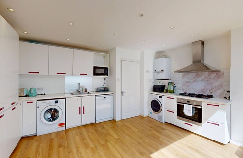 Whittington House | 3 Bed Home - 10 Min Walk to Mill Hill Tube