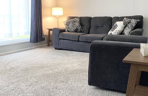 Bloomington House | 3-Bed Home In A Quiet And Secure Neighborhood