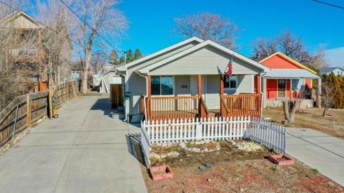 Berkley House | 3 bed home with huge yard near Hidden Lake