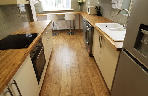 Barnet House | 3 Bed House-Great London Location