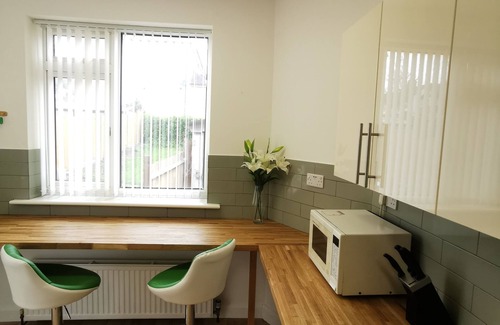 Barnet House | 3 Bed House-Great London Location